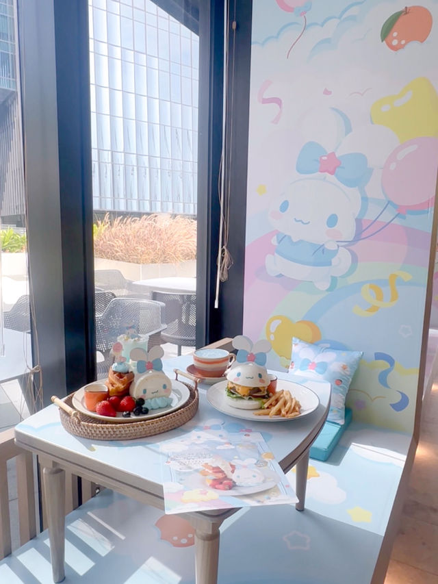 勁可愛玉桂狗😍Cinnamoroll ROLL OUT THE FUN 夢幻派對  嚟緊嘅復活節約定你嚟AIRSIDE狂玩特玩  ✨超吸睛5米高毛絨絨Cinnamoroll 及巨型波波池 ✨夢幻田徑