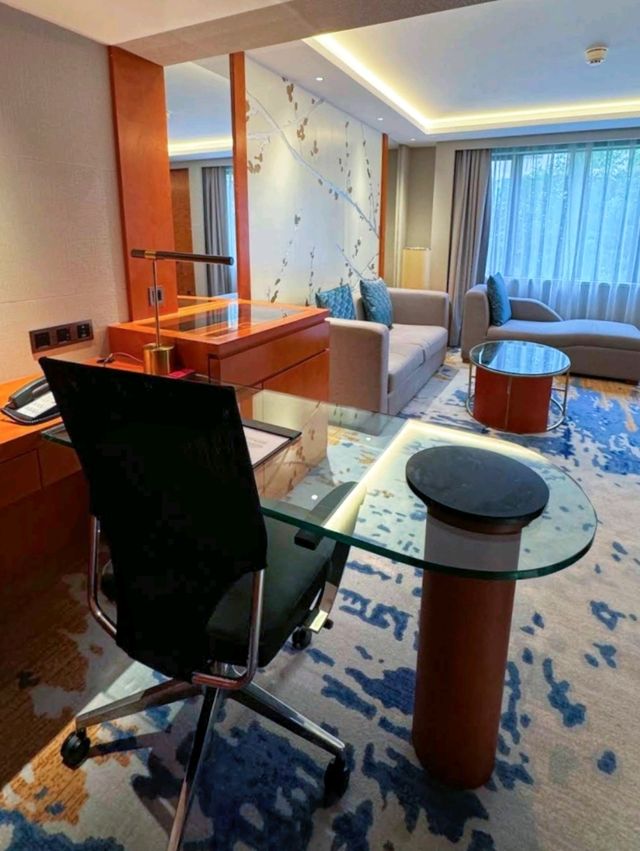 China Hotel, comfortable yet affordable, certainly delivers high CP value.