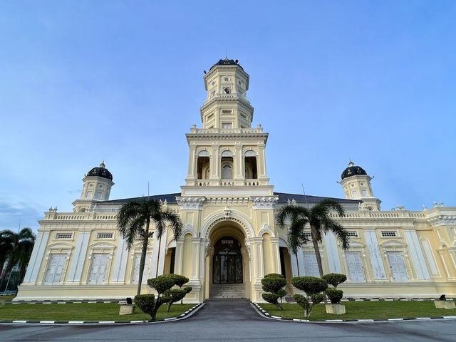 🕌✨ *Sultan Abu Bakar Mosque: Johor’s Crown Jewel of Islamic Architecture!* ✨🕌