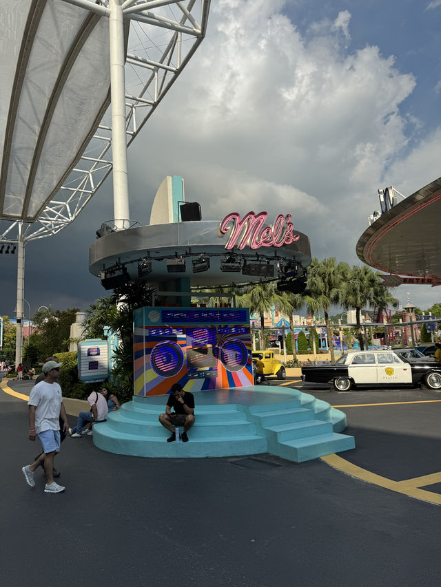 Stay in Sentosa, be the first to get to Universal Studios!