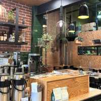 🇦🇺 広々としたインダストリアルな雰囲気の素敵なカフェレストラン