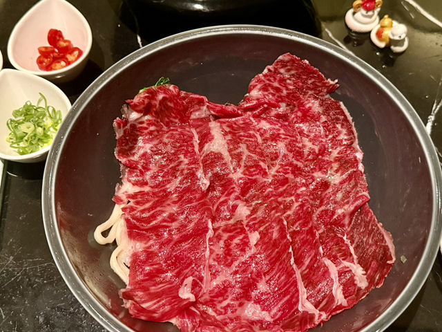 高雄洲際酒店BL.T33 大廳酒吧.紅燒牛肉麵.澳洲和牛.現燙好吃