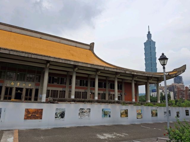 Visit the historic Sun Yat-sen Memorial Hall in Taipei, Taiwan