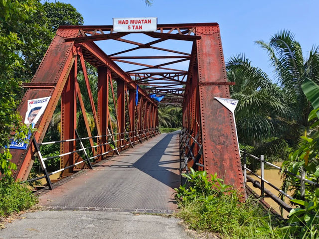 🇲🇾 Malaysia’s Hidden Gem: The “Anson Leaning Tower” & Small-Town Stories 🏯🍧🚂