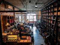 Hidden gem for coffee lovers & bookworms ☕📚