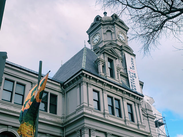 📍Auckland, New Zealand 🇳🇿 奧克蘭，一座可以讓你邊喝咖啡邊登火山、早上看港口帆船、晚上吃移動餐車的城市。✨