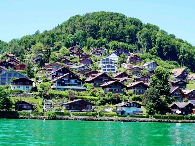 🌊 Lake Thun – A Mirror Between the Alps and the Sky