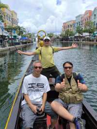 【Gondola Water Taxi】沿岸有瑰麗色彩之排屋可供欣賞！