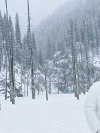 Frozen Dreams: A Winter Escape to Lake Kaindy