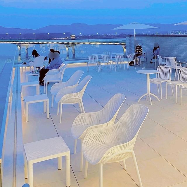 Riverain Cafe
