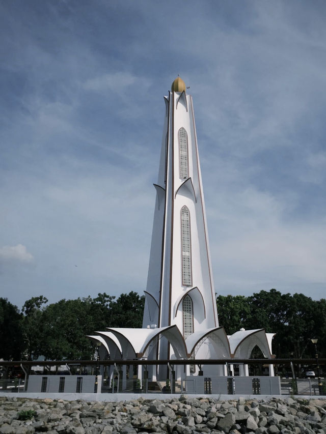 A Serene & Scenic Visit – Malacca Straits Mosque