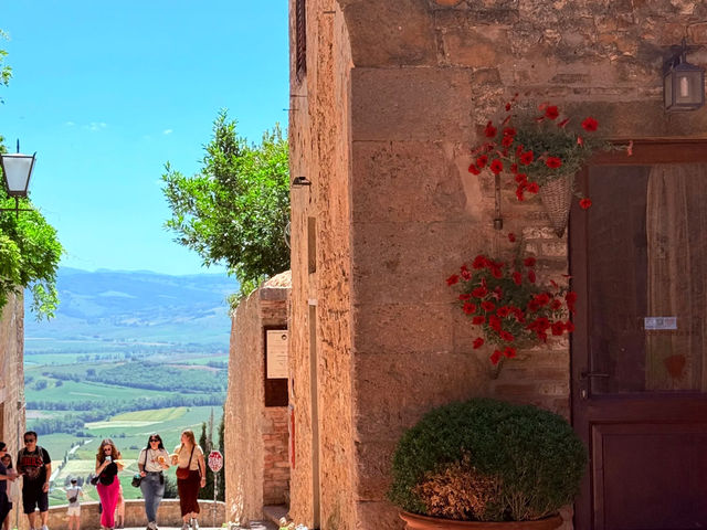 🌳✨ Tuscany's Iconic Views: The Magic of the S-Curve & Twin Cypresses!