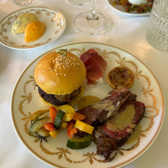 【フランス】 LADUREE シャンゼリゼ通り店 ブランチビュッフェ