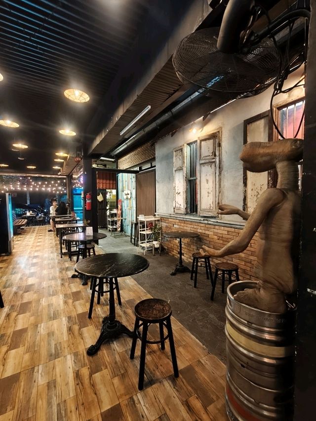 ปังลุงเฉื่อย​ Garage Cafe-โชคชัย​4