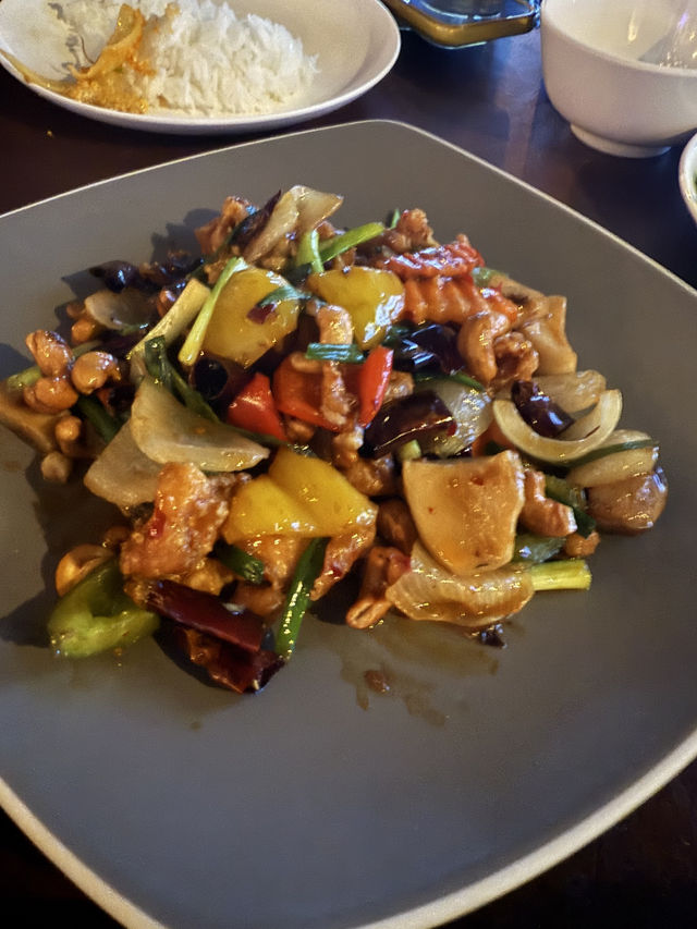 Chef House รามอินทรา : มื้อพิเศษกลางน้ำกับครอบครัว