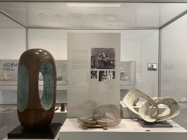 The Hepworth Wakefield: A Modernist Gem in Yorkshire 🇬🇧🖼️