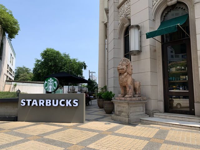 🍏 Chillin’ at Starbucks The Davis Sukhumvit 24 – Apple Pie & Iced Americano Combo Hit the Spot