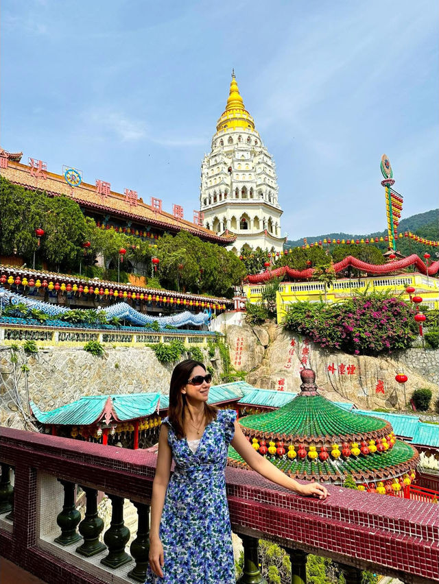 Inside Malaysia’s Largest Buddhist Temple – Kek Lok Si, Penang