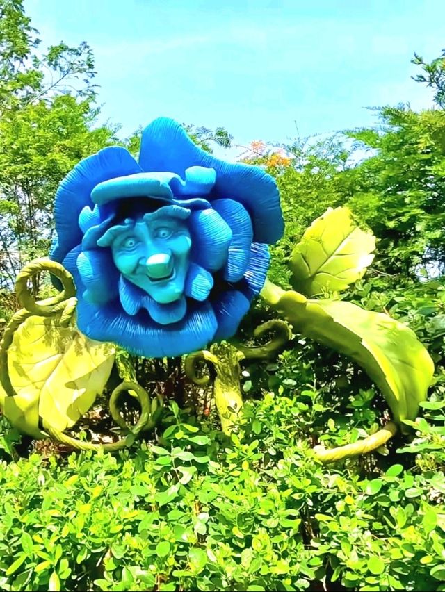 Get lost in Alice in Wonderland Maze!