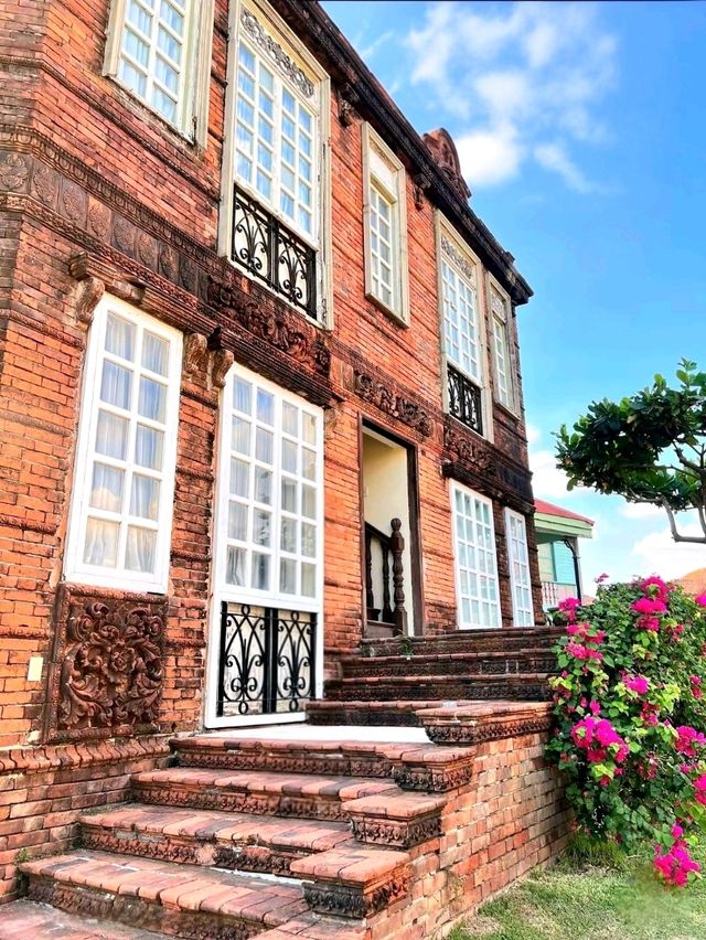 Las Casas Filipinas de Acuzar: A Walk Through the Past