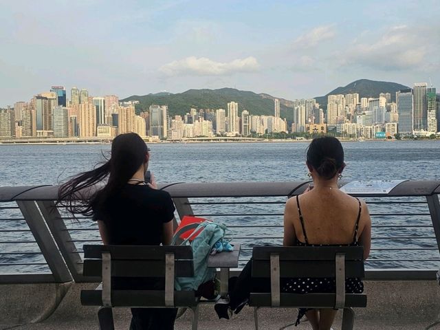 日與夜的景色都同樣令人沉醉的維多利亞港
