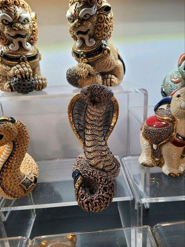Unique Singaporean crafts and figurines at Sentosa Shop