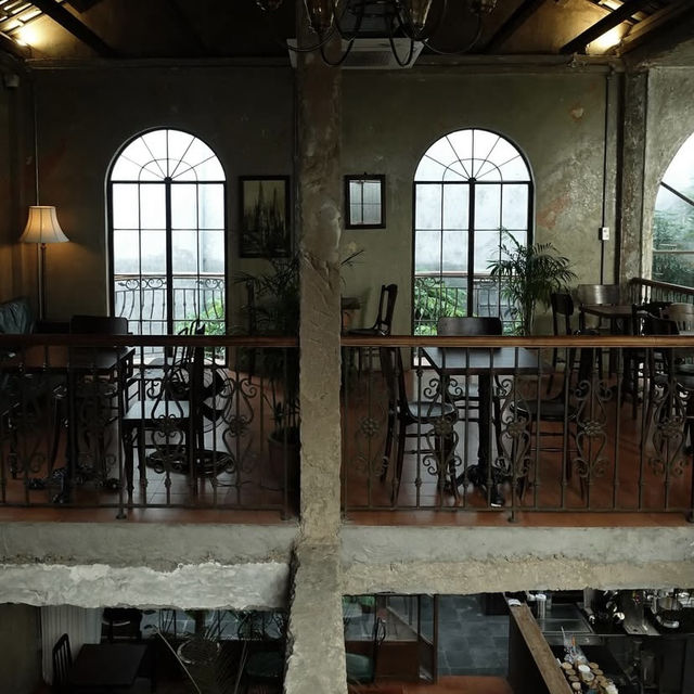 Tan.danang – คาเฟ่ Industrial Rustic โดดเด่น