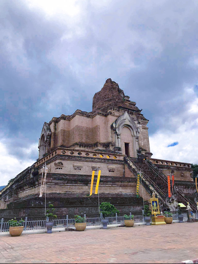 วัดเจดีย์หลวงวรวิหาร (Wat Chedi Luang Worawihan)
