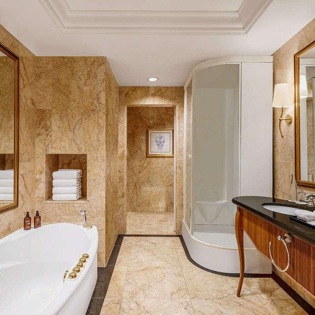 A Sophisticated Stay Rooted in Warm Tradition A Sophisticated Stay Rooted in Warm Tradition