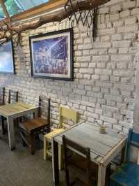 The Mugshot Cafe Bagels, Brews & Heritage Vibes in George Town