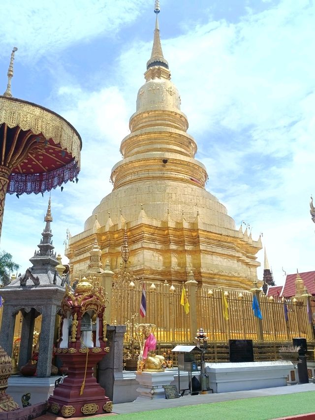 พระธาตุหริภุญชัย...จังหวัดลำพูน
