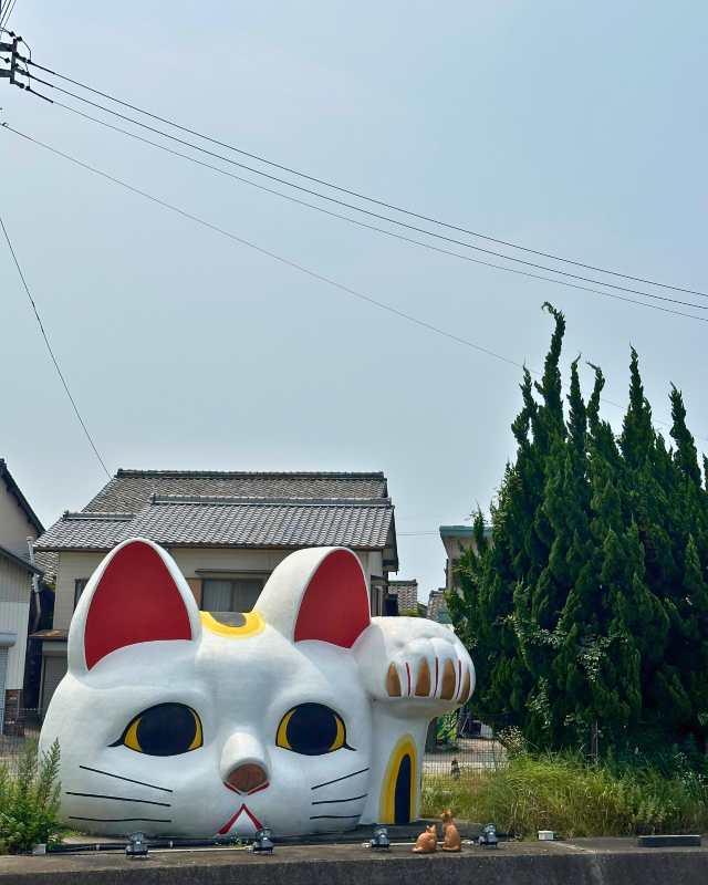 [Japan 🇯🇵] Tokonyan & Tokoname's Pottery Footpath: A Purr-fect Day Out!