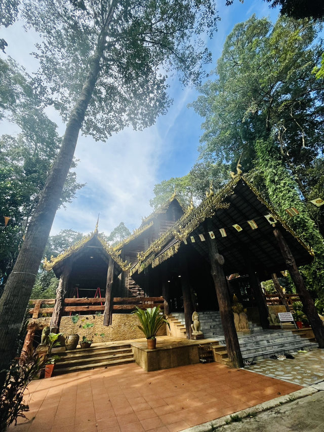 วัดเขาบรรจบ วัดกลางป่า สงบใจกลางธรรมชาติ 