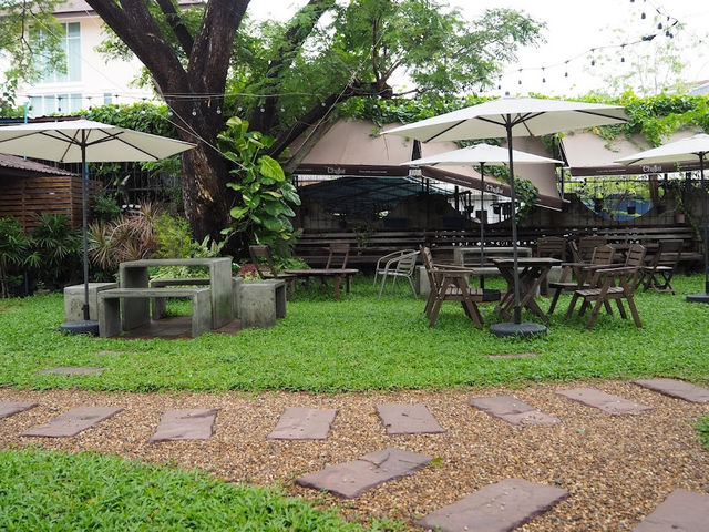 คาเฟ่บ้านเก่าทำใหม่อย่างสวยยย..