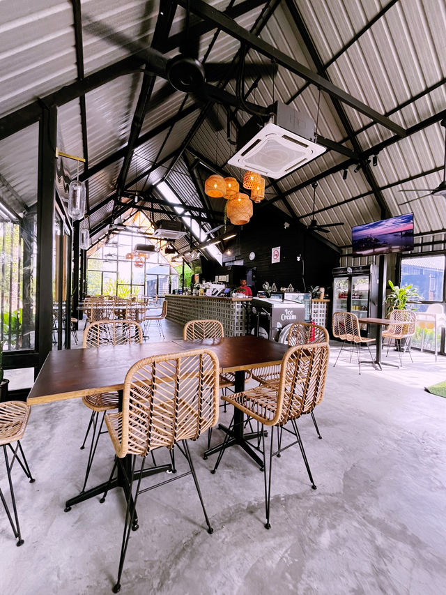 Lakeside Café – Hidden Gem by the Sepang Circuit