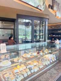 พักผ่อนหย่อนใจที่ REALM Cafe 