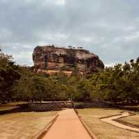 🏰✨ *Sigiriya Rock Fortress (සීගිරිය): Sri Lanka’s "Eighth Wonder of the World"* 🦁🌄