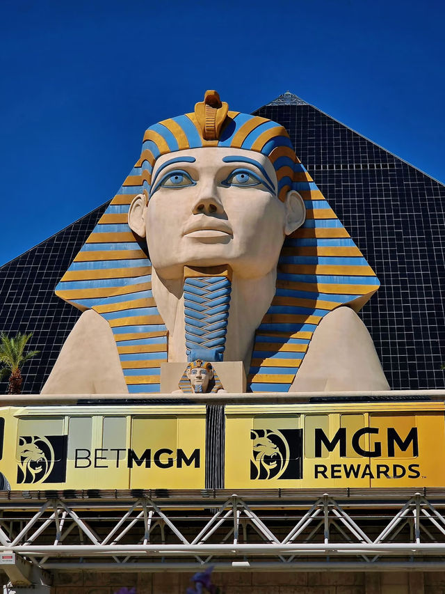 🖤Luxor Hotel: A Pyramid in the Desert! 🔺🏜️