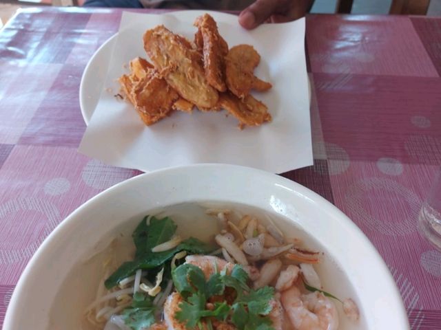 Chill Vibes Only: Koh Libong’s Laid-Back Beach Eats 🏖️🦐