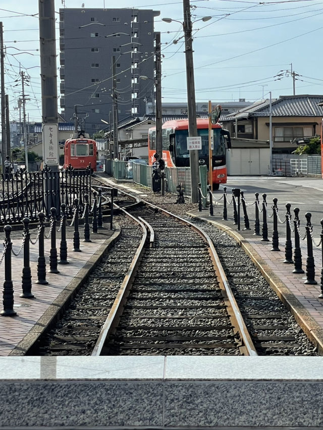 明治時代の洋風建築 レトロ感たっぷり！坊ちゃん列車も展示