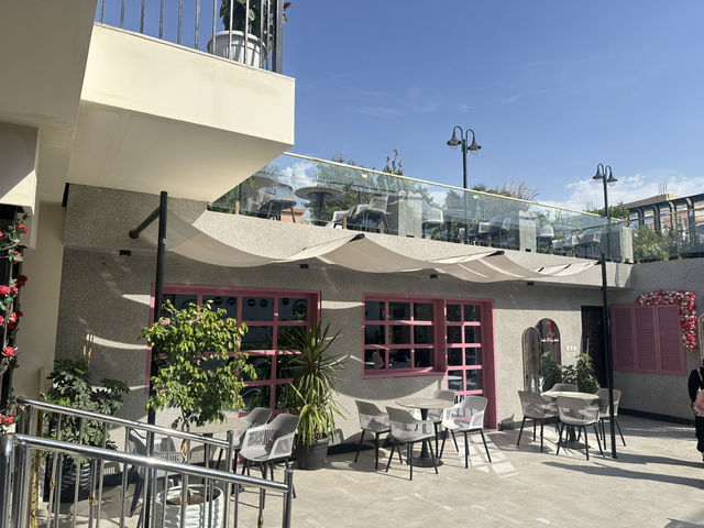 Roses Café Taif – Coffee with a Blooming Touch