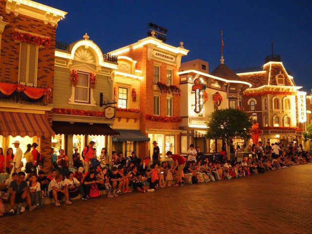Spooky Magic at Hong Kong Disneyland 👻🎃✨  