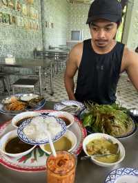 ร้านป้าขาว ขนมจีนเมืองคอน