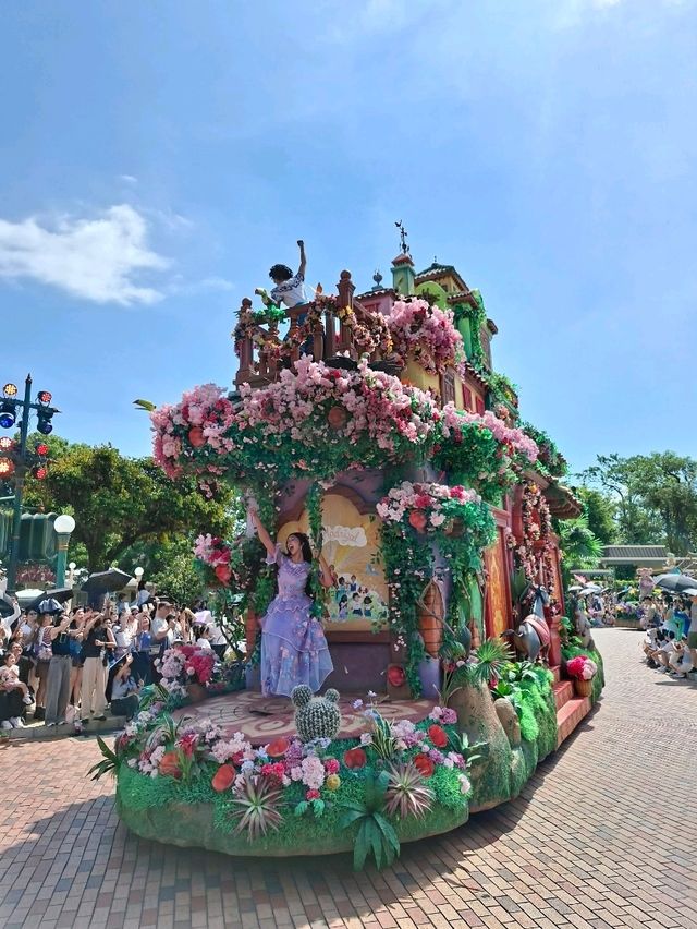 โชว์ใหม่และพาเหรดสุดอลัง ที่Hong Kong Disneyland
