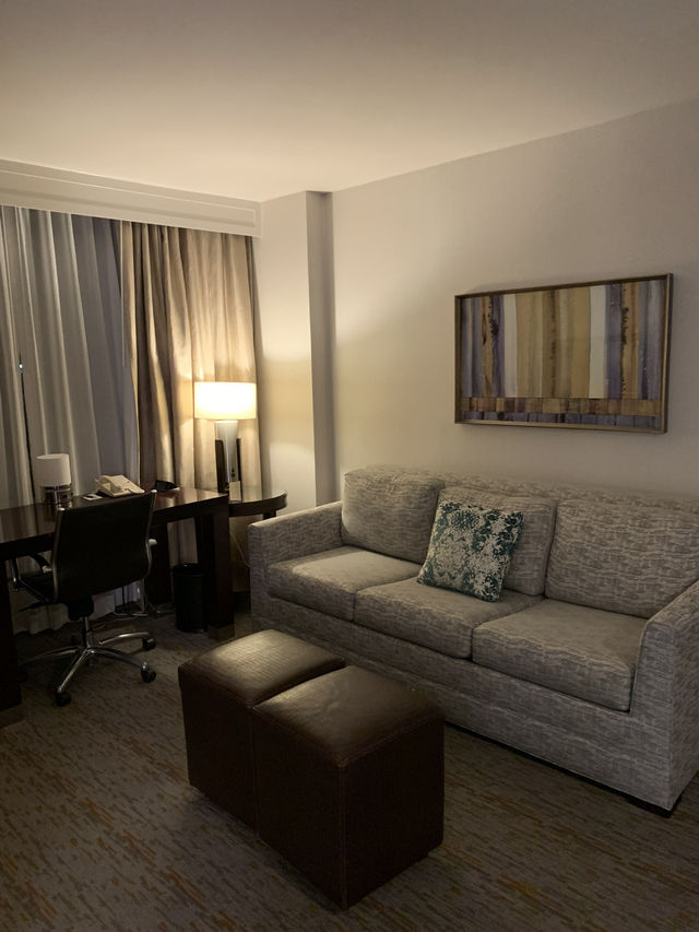 芝加哥機場旁轉機住宿！Sheraton Suites體驗