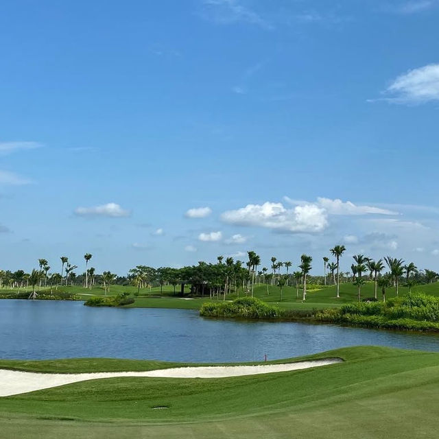 Forest City Golf Hotel: Your Luxe Getaway in Nature 🌳⛳