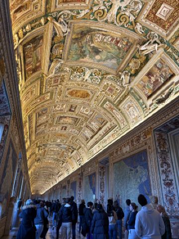 光是漫步在梵蒂岡博物館中，就足以讓你感到震撼！