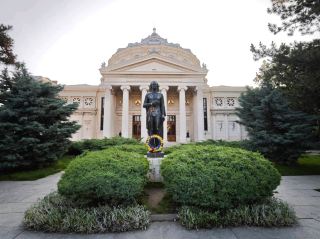 루마니아의 문화적 랜드마크인 아테나 콘서트홀은 루마니아 부쿠레슈티에 위치해 있습니다.