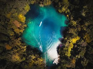 Labuan Cermin Lake: The Crazy-Clear “Two-Flavors” Wonder in East Kalimantan 🌊✨