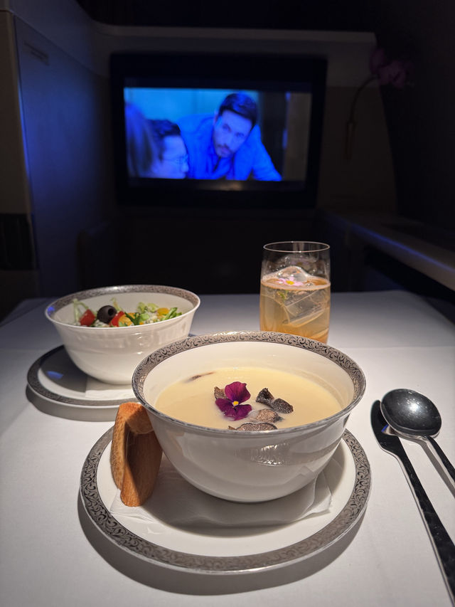 ✈️ FIRST CLASS การบินไทย 6 ชั่วโมง กรุงเทพฯ → โอซากา 80,000 บาท คุ้มไหม?